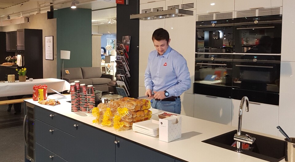 A man preparing sausages in the kitchen