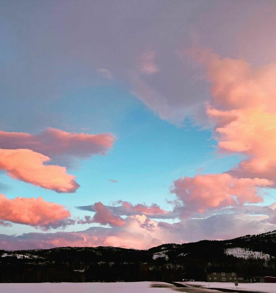På en rosa sky ? #rinnvollvegen #bolmen #trollheimsporten #rindal_tidtilåleve #tv2været #norway