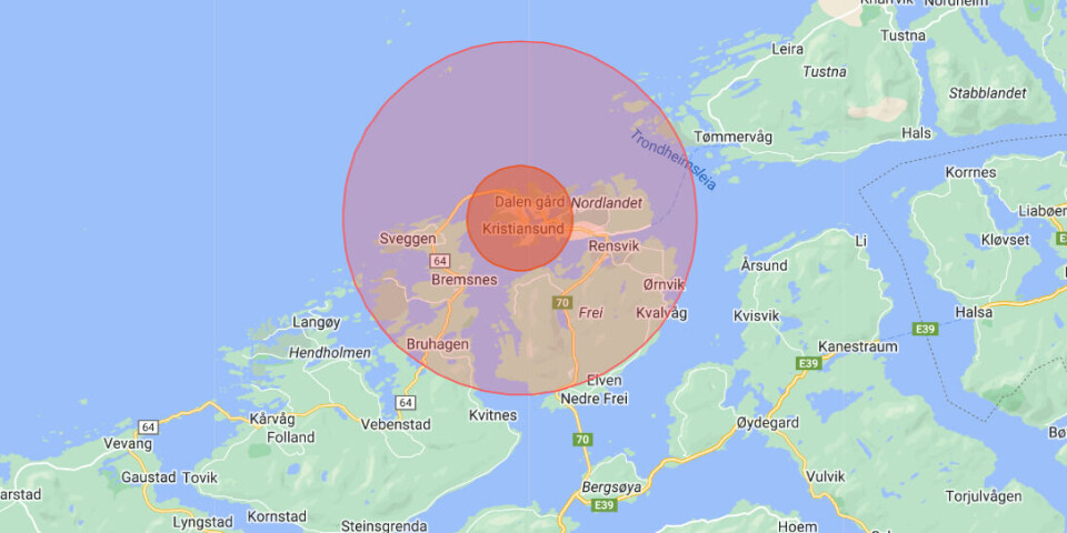 Kart over vernesone (3 km) og overvåkingssone (10 km) rundt fugleholdet. Kart med avmerkede soner i og rundt Kristiansund
