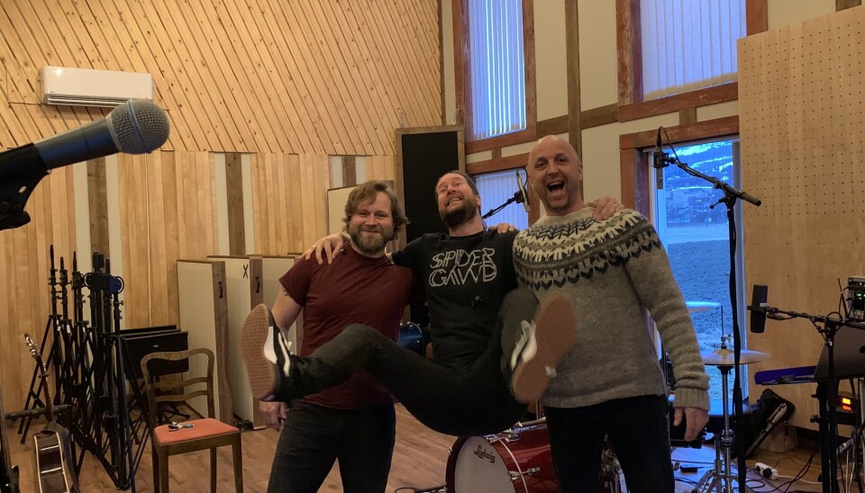 Trur nok vi kan forvente litt action på scena også. Trur nok vi kan forvente litt action på scena også.