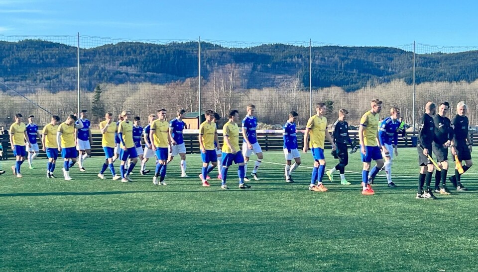 Endte med tap for Surnadal Begge lagene går på banen før avspark