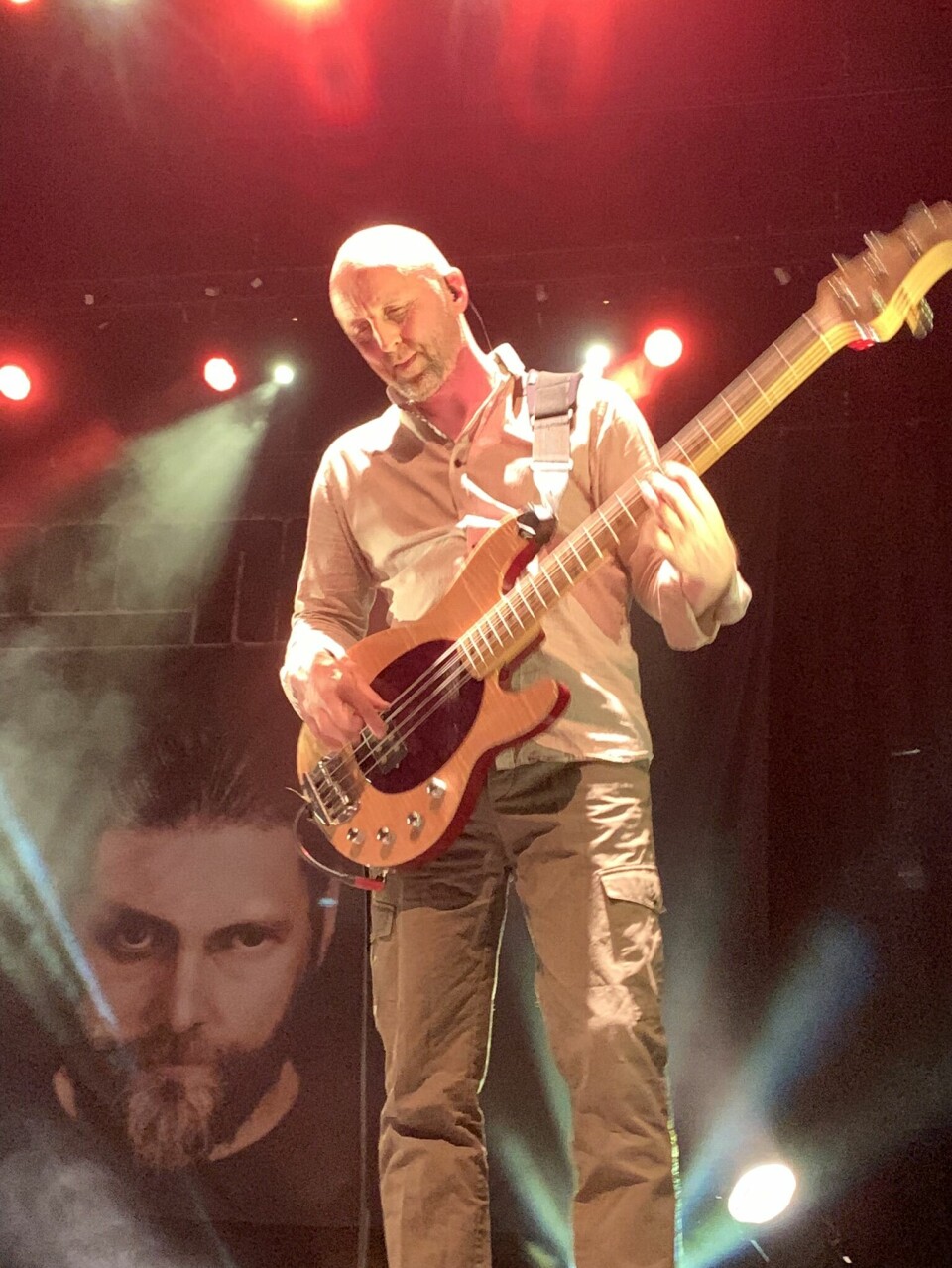 Torbjørn Kvande er ein dreven bassist, og sett sitt preg på låtene med tøff bassgang.