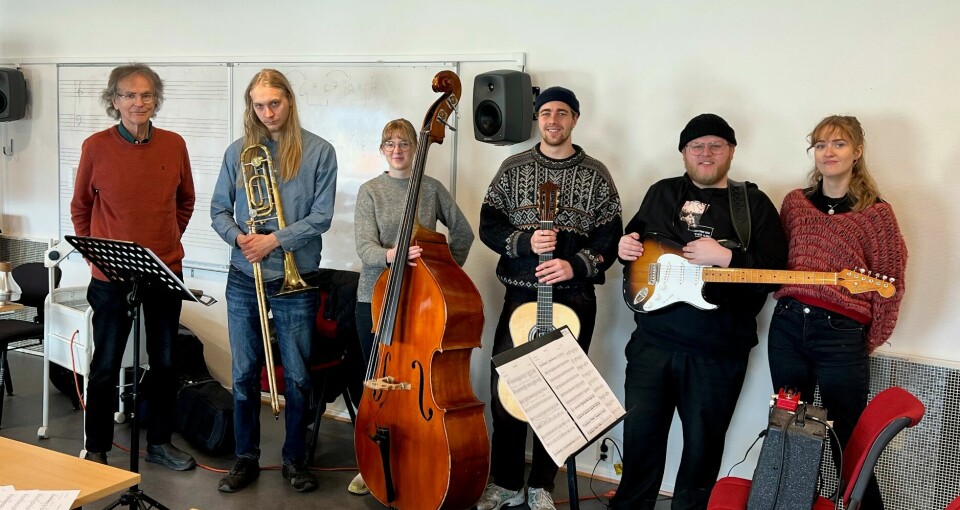 Komponiststudentar ved Institutt for musikk ved NTNU og lærar Henning Sommero.