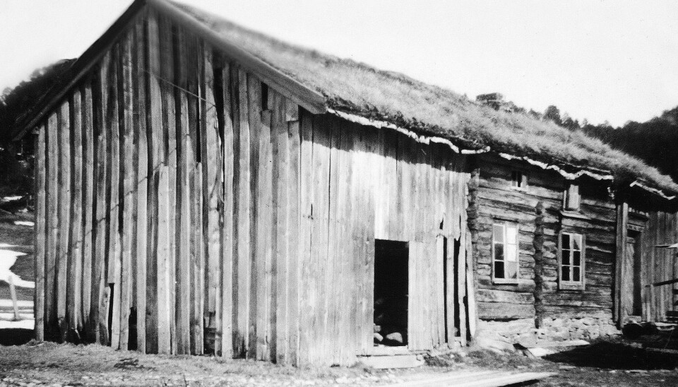 Et eldre laftet hus, Arnøra i Bøfjorden – ein av dei 60 husmannsplassane i gamle Åsskard.
