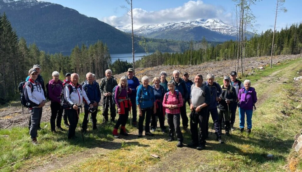 Glade folk på tur i fin natur