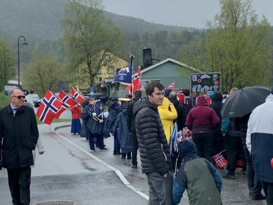 Et 17. maitog med norskeflagg