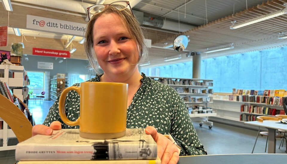 – Gode tekstar, ein kopp kaffe og fellesskap. Velkomen til å delta på litterært pusterom, seier biblioteksjef Gunhild.