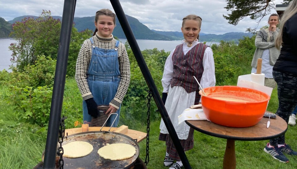 Svelesteking på bålpanne.