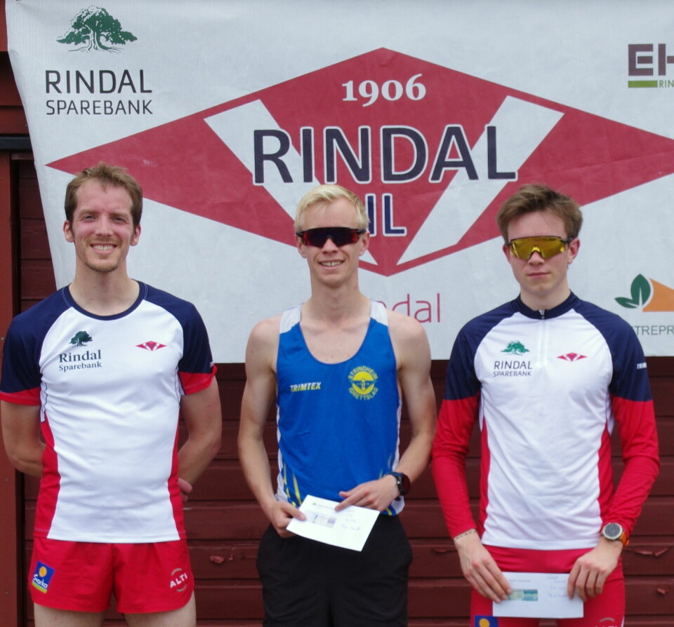 Vinnaren, Henrik Marius Laukli, flankert av nr.2 Helge Langen og nr.3 Erik Løfald.