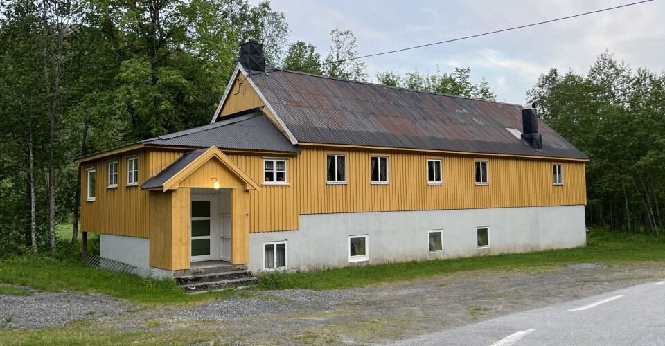Takker Sparebankstiftelsen - og minner om rømmegrøtdag lørdag Et eldre forsamlingshus