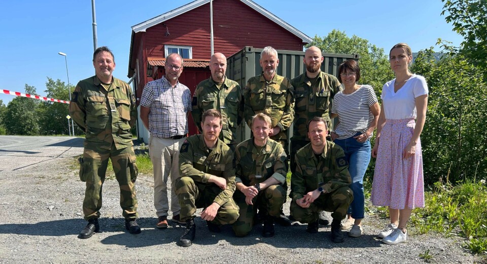 Kommunedirektøren og ordføreren i Rindal på besøk hos heimevernet i Heim, sammen med varaordføreren i Heim kommune (t.h.)