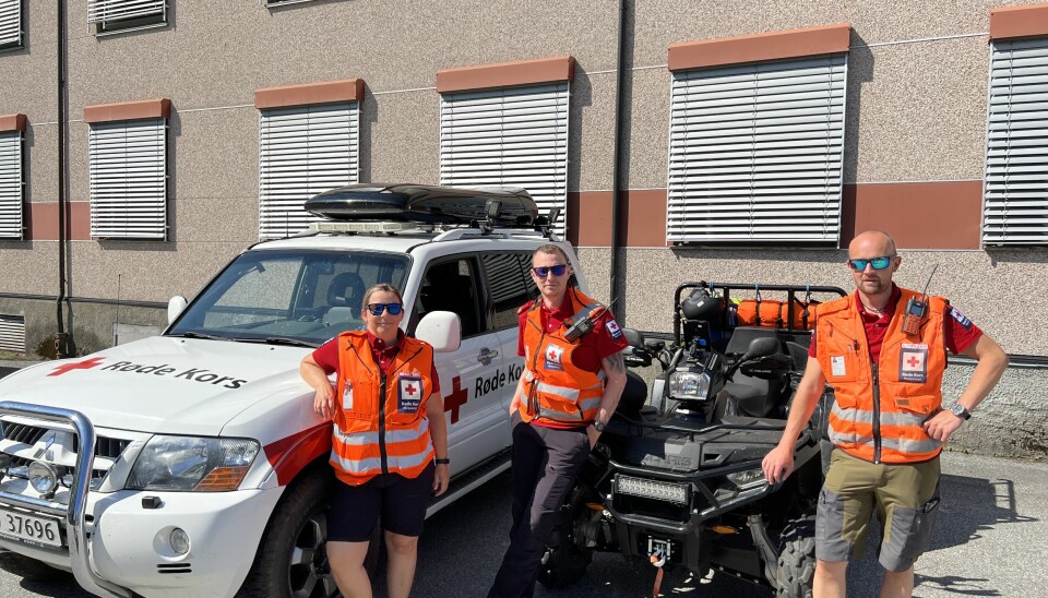 Janne Husby, Oddvar Telstad og Lars Polden i Røde Kors var klare til bistå ved behov.