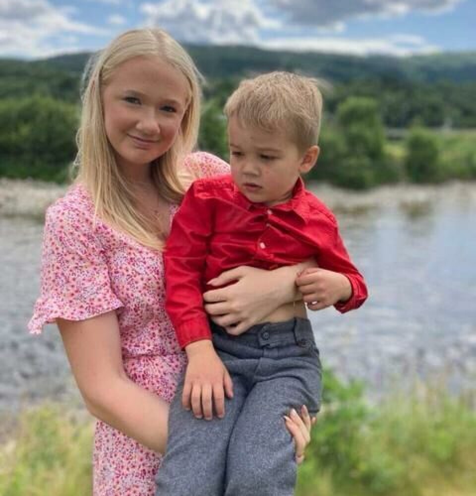 To av dei snart 27 etterkomarane er direkte oppattkalla etter Jenny og Albert. Her ser vi oldebarna som ber deira namn. Jente held ein gutt i armane