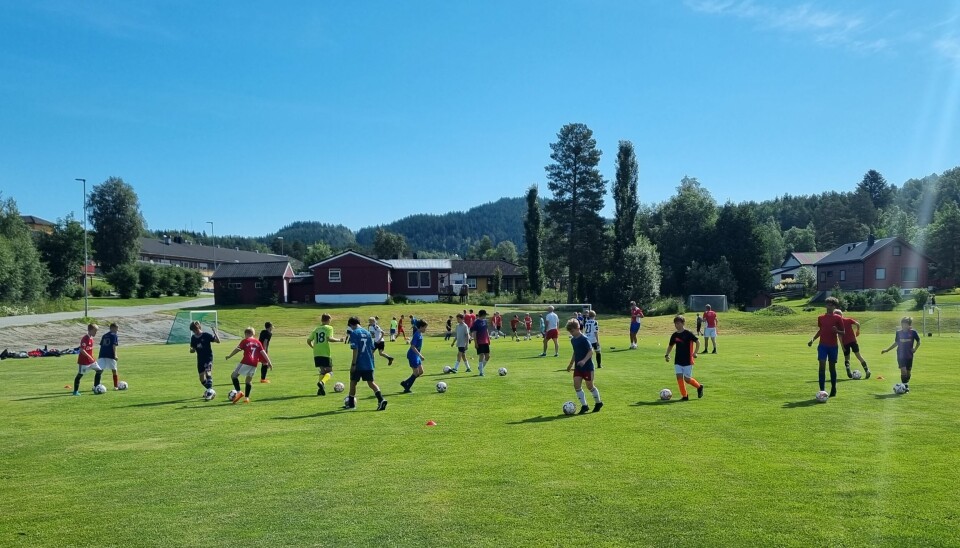 Fotball i sola på Rindal
