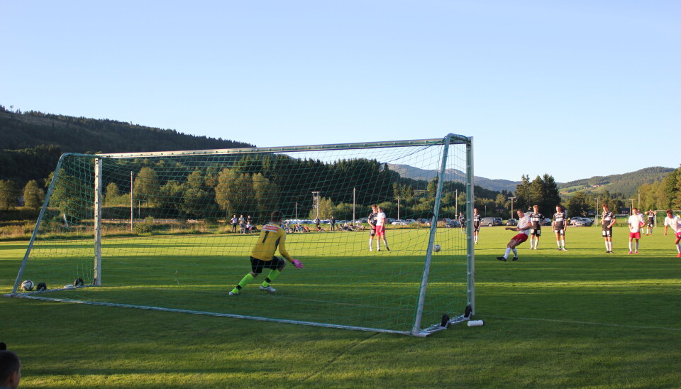 Roy Bolme gir Rindal Il ledelsen 3-1 på straffespark i siste spilleminutt i 1.omgang Scoringer Rinnvollen