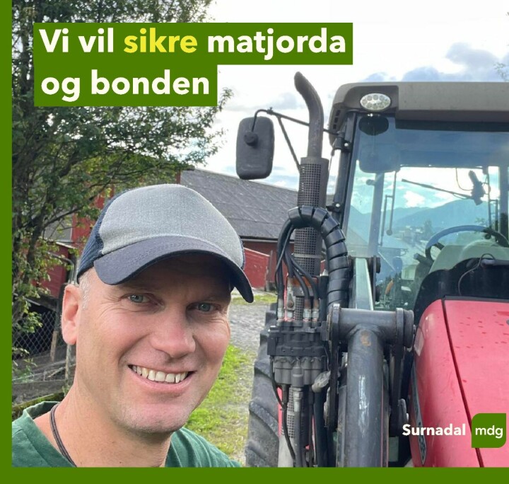 portrettbilde av en mann med et fjøs og en traktor i bakgrunnen. Påskrift på bildet: 'Vi vil sikre matjorda og bonden. Surnadal mdg'