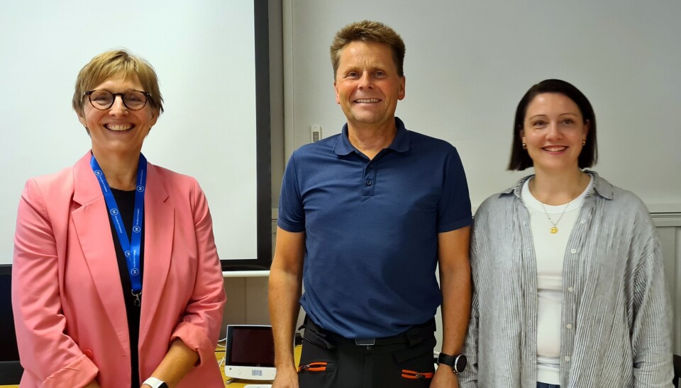 Grete Ranes Heggem, Åge Jonli og Ingrid Øyen fekk presentert den trygghetsskapande teknologien som Rindal kommune brukar Grete Ranes Heggem, Åge Jonli og Ingrid Øyen