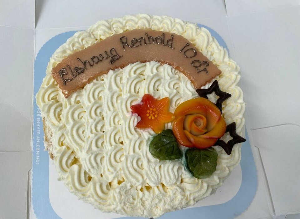Pyntet kake med skriften 'Elshaug Renhold 10 år'.