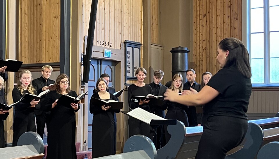 Dirigent Anette Dean leia koret gjennom det krevande verket på ein trygg måte.