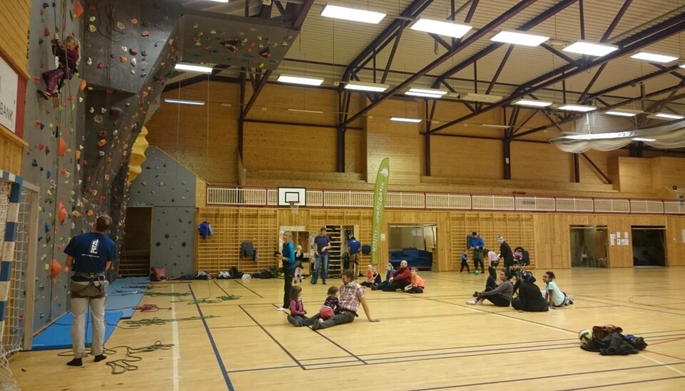 Barneklatring. Klatring i hall