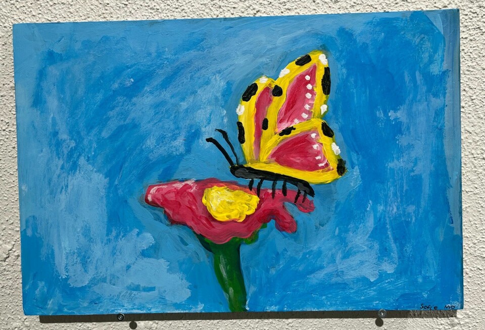 Et maleri av en sommerfugl.