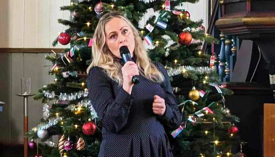 «Velsigna du dag over fjordan». Eva Henriette Bøklepp syng Nordnorsk julesalme på den internasjonale gudstenesta 18. desember.