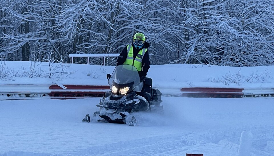 Førerkortet skal brukes til å kjøre på hytta for noen, andre bruker scooter på jobb. Snøscooter på bane