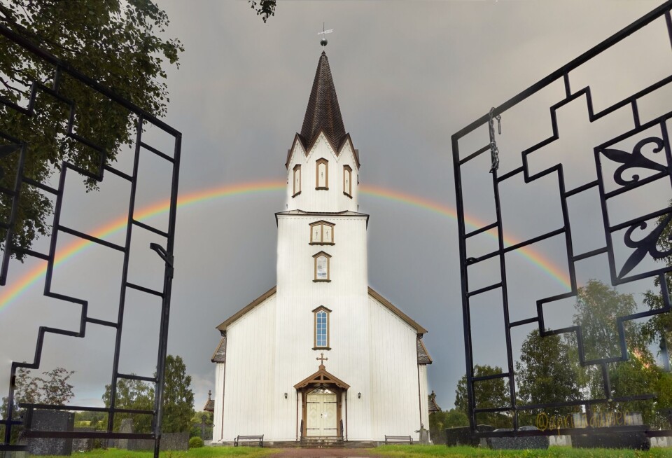 Rindal Kirke i regnbue Rindal Kirke i regnbue