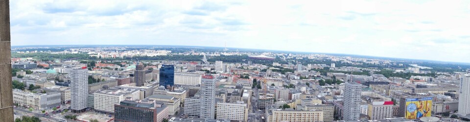 Oversiktsbilde i panorama over Warszawa by, det er flatt i horisonten.
