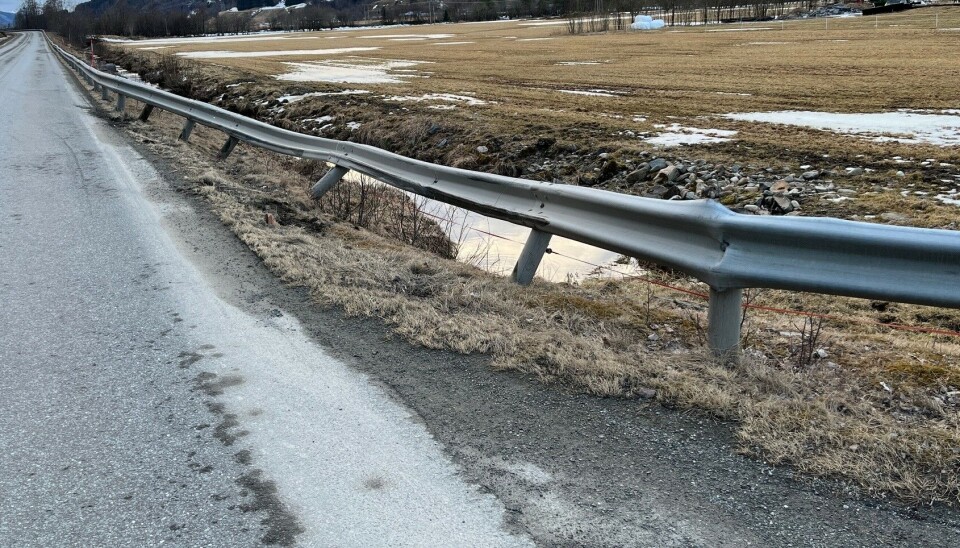 Et autovern med skader etter en påkjørsel.