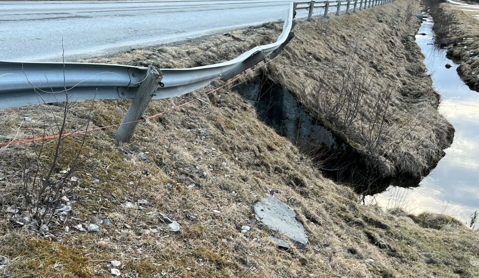 Et autovern med skader etter en påkjørsel.