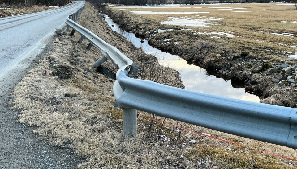 Et autovern med skader etter en påkjørsel.