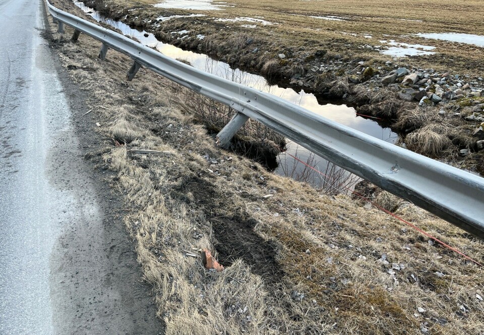 Et autovern med skader etter en påkjørsel.