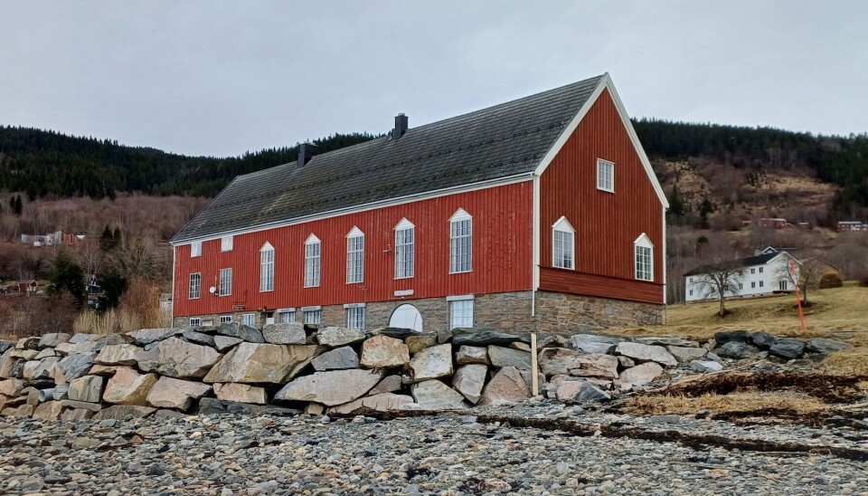 Bondehuset i Stangvik fra sjøen Bondehuset i Stangvik fra sjøen