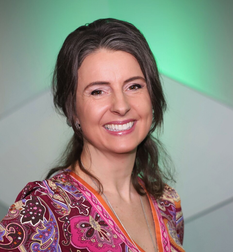 Jenny Klinge Portrettfoto av ei smilande dame.