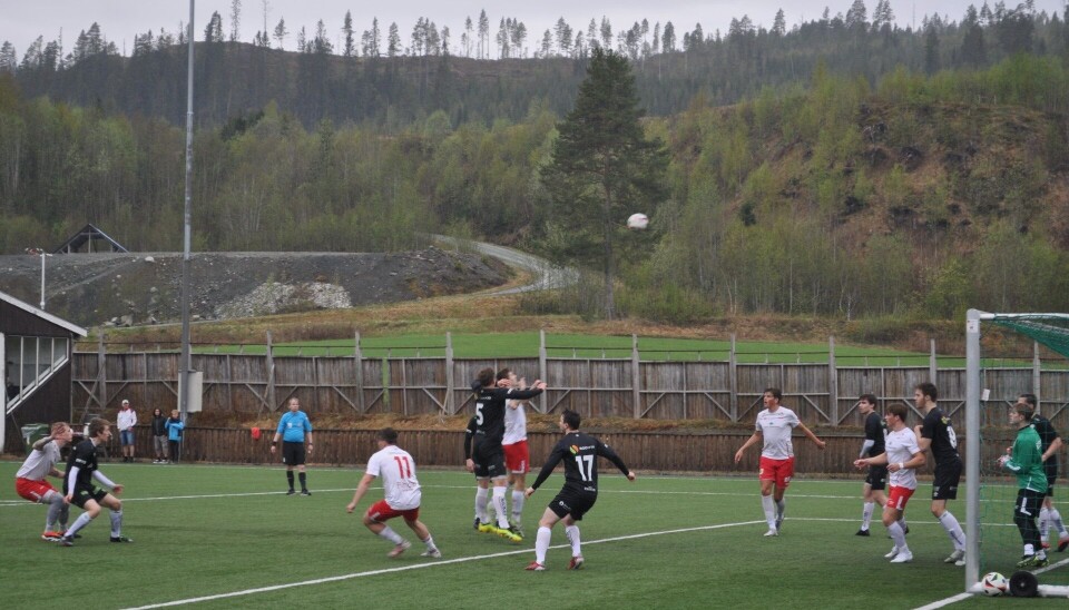 Corner. fotballbane med spillere