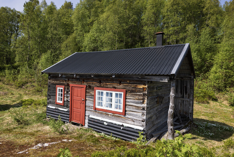 Oppistusetra Solem høgt og fritt over Hamnesfjorden. Et gammelt seterhus.