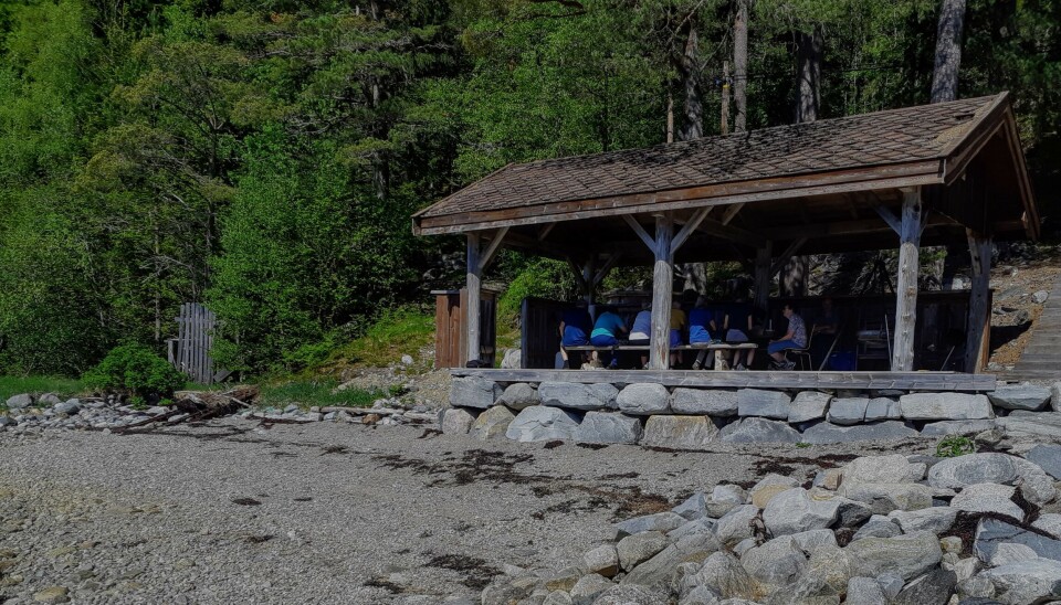 Gapahuken. En gapahuk på ei strand.