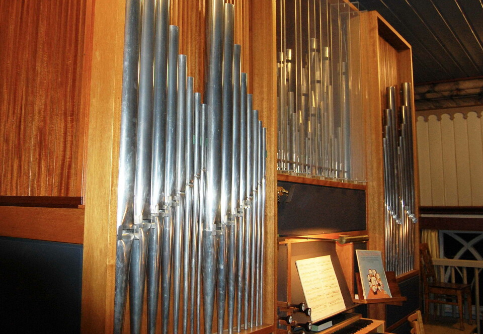 Åsskard kyrkje: Starup-orgel (1982) med 10 register. orgel