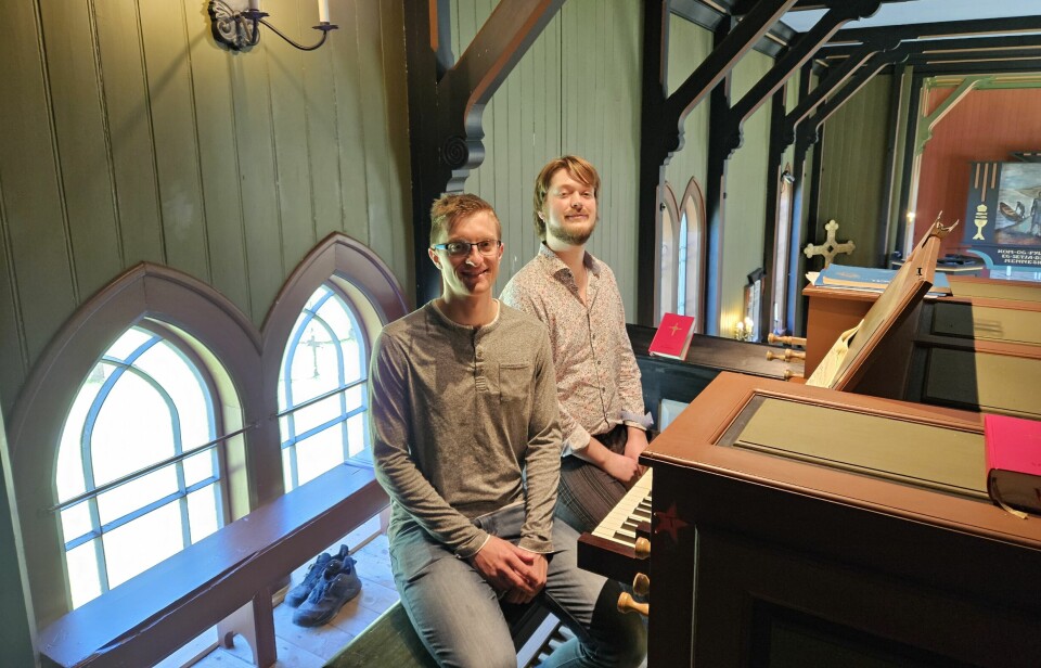 To unge karer på orgelbenken
