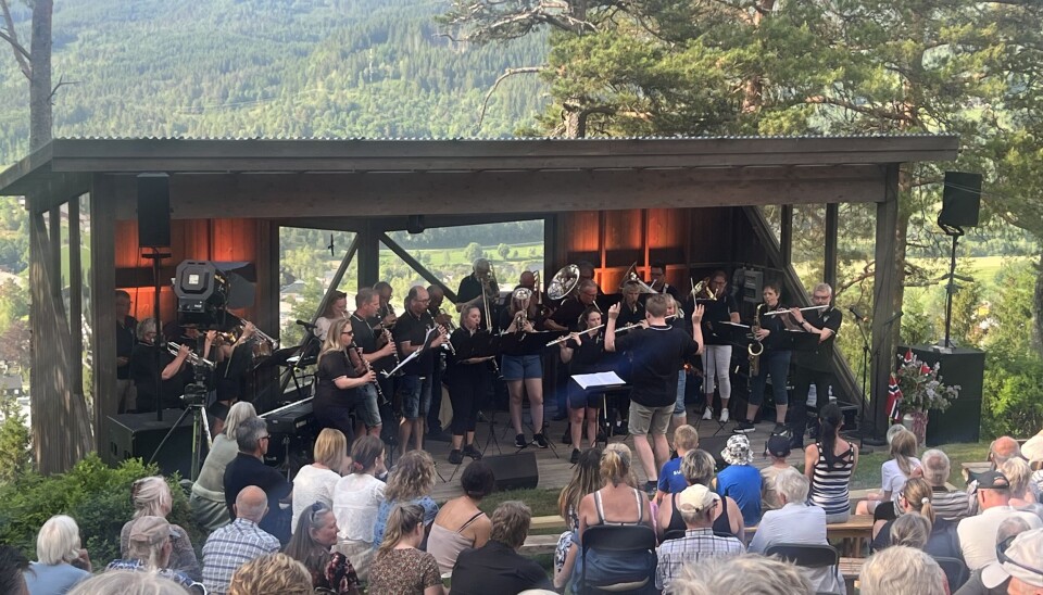 Musikk frå Surnadal Hornmusikk var ein fortreffelig måte å starte Kleivakvelden på, nok ein gong. korps på utescene