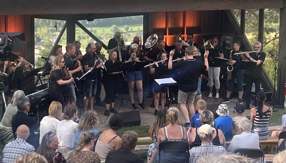 Musikk frå Surnadal Hornmusikk var ein fortreffelig måte å starte Kleivakvelden på, nok ein gong. korps på utescene