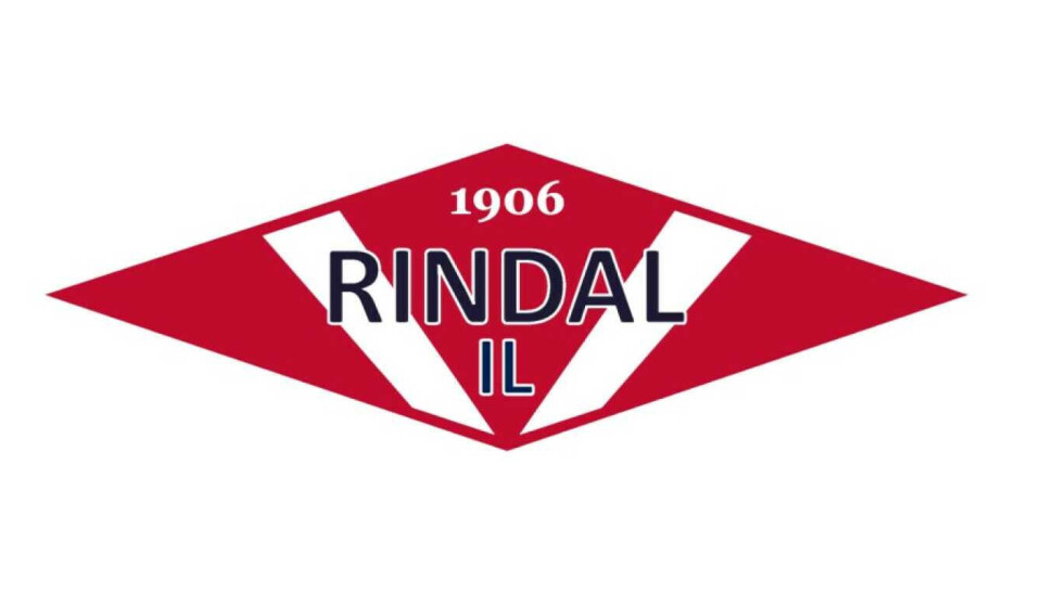 Bestilling av klubbklær Rindal IL sin logo. Rød og hvit bakgrunn, 'Rindal IL' i blå skift, og årstallet 1906 i hvitt over.
