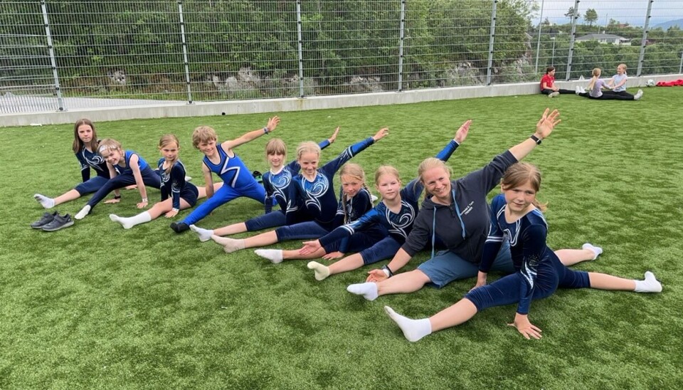 Spreke deltakere fra Surnadal! Samtlige barn sitter i 'spagaten'