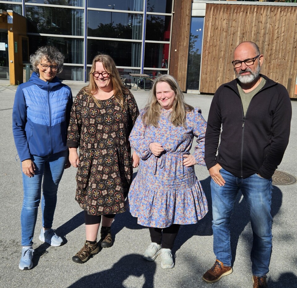 F.v. Trine Glåmen, Sissel H. Storslett, Gunhild Täringskog og Lars Sæther. fire personer utenfor kulturhuset