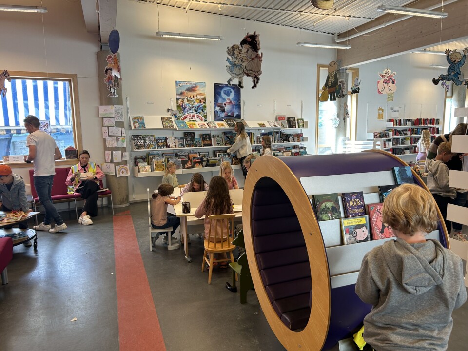 SUBUS på besøk på biblioteket Barn på biblioteket