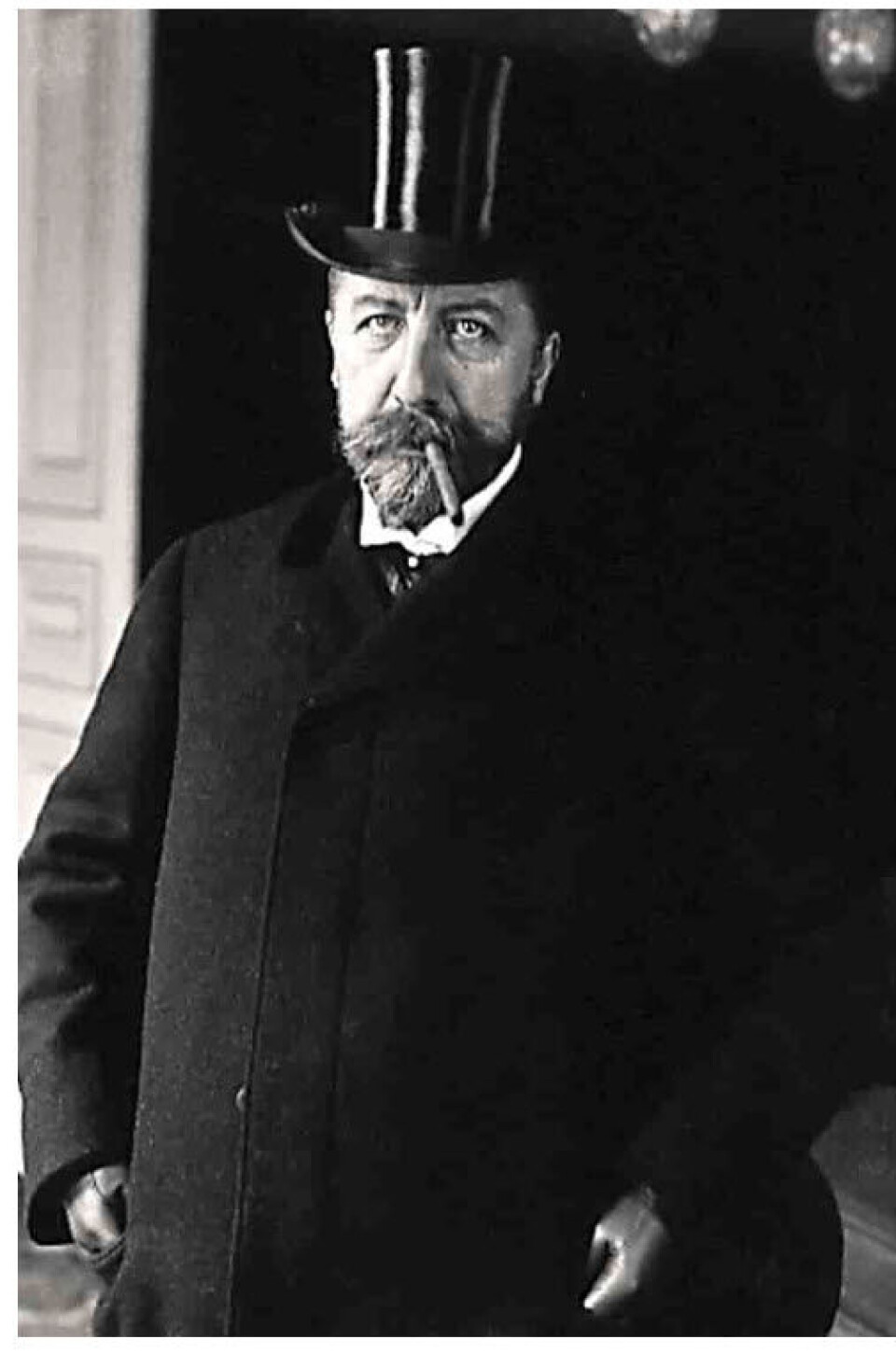 Christian Michelsen, Norges statsminister under unionsoppløsningen (foto fra 1905). Statsminister Christian Michelsen i flosshatt og frakk, i 1905.