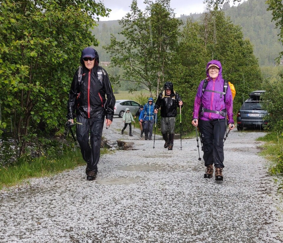 Hagl på veien. Ble skikkelig våt, men like blid.