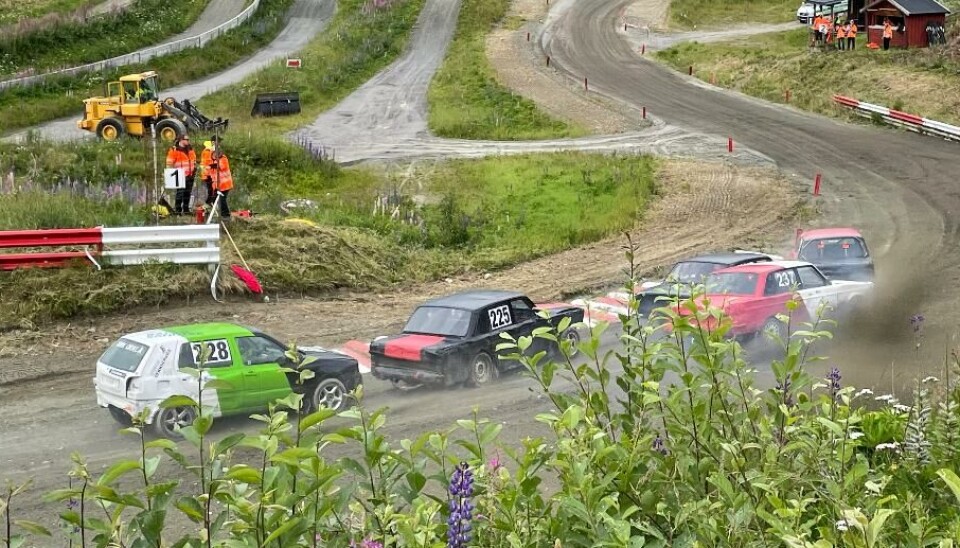 Dugnader på Trollheimen motorsportsenter Bilcrossbiler i løp.