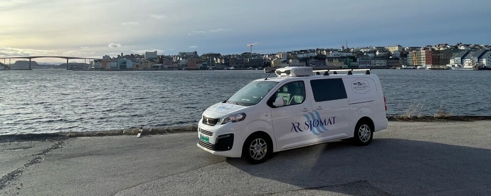 Salg av sjømat i Rindal fra 15. juli og utover i uka En varebil med påskrift AR sjømat